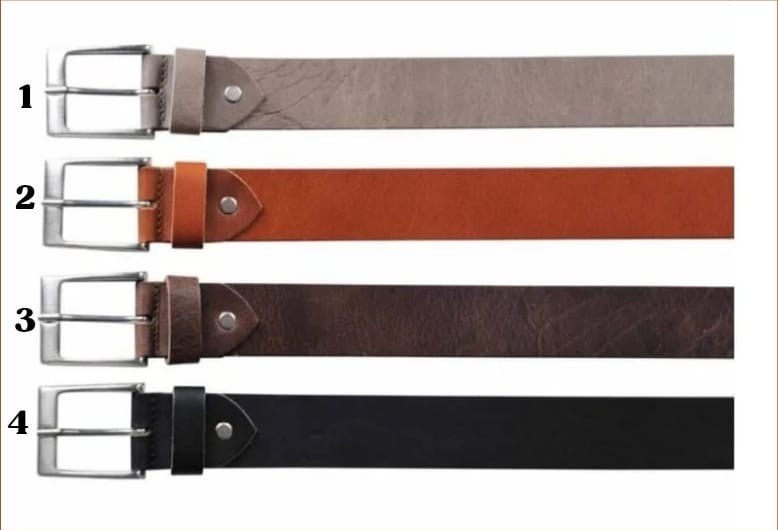 Vier leren riemen, genummerd: grijs, cognac, donkerbruin en zwart